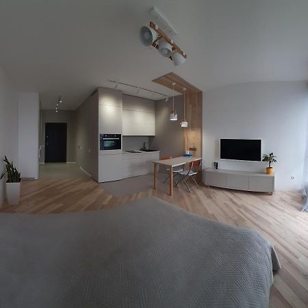Новая Эко-Квартира У Метро Славутич Apartment Kyiv Exterior photo