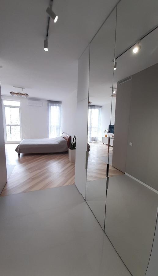 Новая Эко-Квартира У Метро Славутич Apartment Kyiv Exterior photo